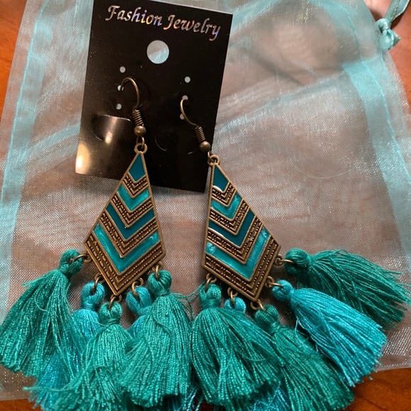 Tassel earrings (pierced) - Picture 7 of 10